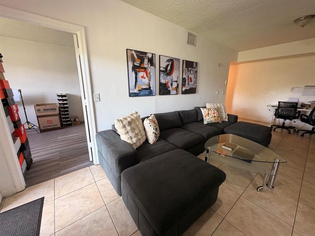 3271 Sabal Palm Manor 106, Hollywood, FL 33024