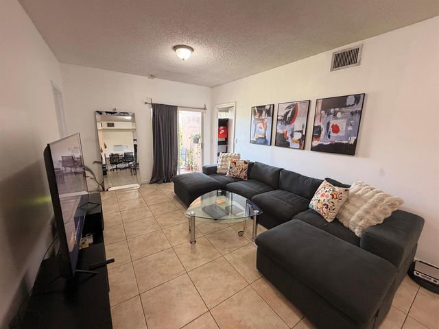 3271 Sabal Palm Manor 106, Hollywood, FL 33024