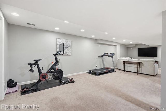 2442 Moors Court, Ann Arbor, MI 48108
