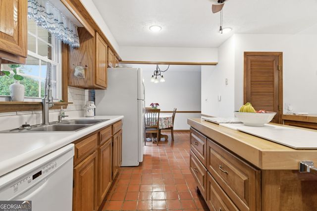 91 Almond Road, Lagrange, GA 30241