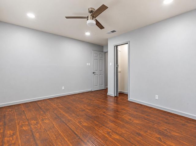 1207 E Russell Avenue, Carrollton, TX 75006