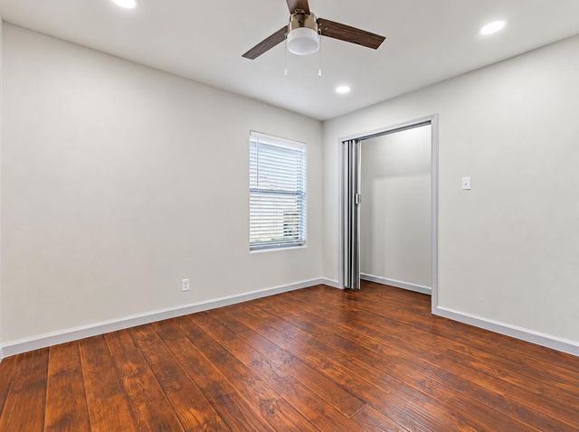 1207 E Russell Avenue, Carrollton, TX 75006