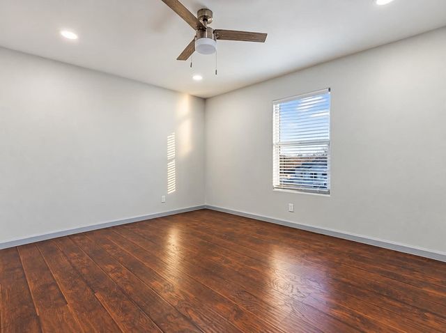 1207 E Russell Avenue, Carrollton, TX 75006