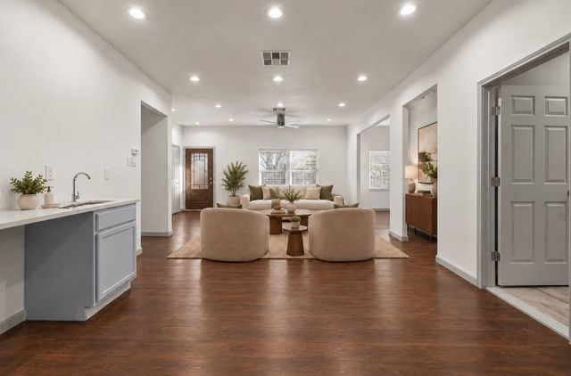 1207 E Russell Avenue, Carrollton, TX 75006