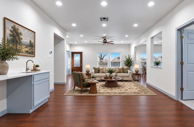 1207 E Russell Avenue, Carrollton, TX 75006