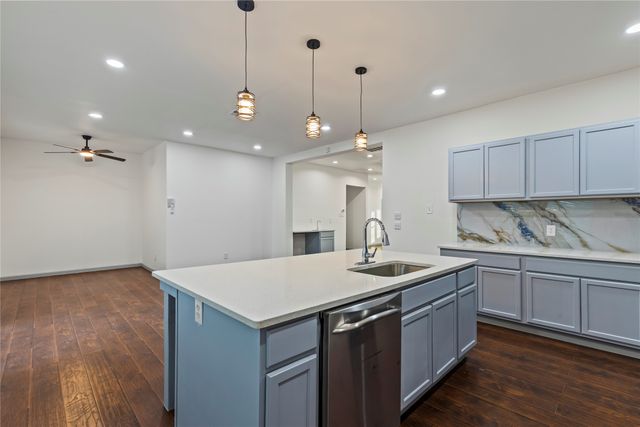 1207 E Russell Avenue, Carrollton, TX 75006