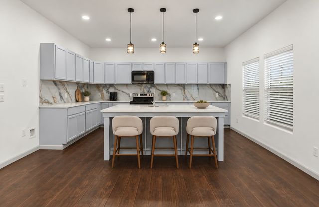 1207 E Russell Avenue, Carrollton, TX 75006