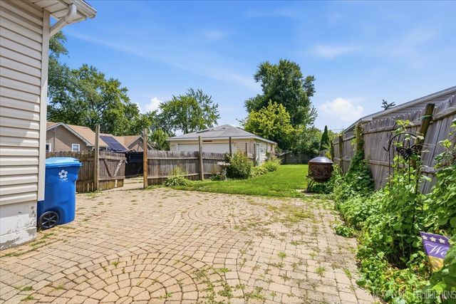 1327 Superior Street, Aurora, IL 60505