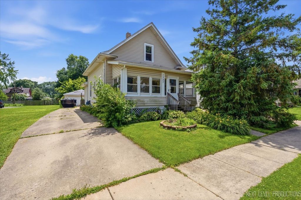 1327 Superior Street, Aurora, IL 60505