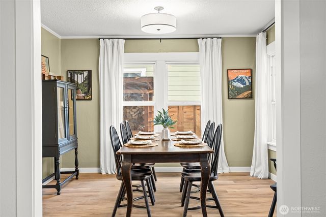 809 Sumner Avenue, Sumner, WA 98390
