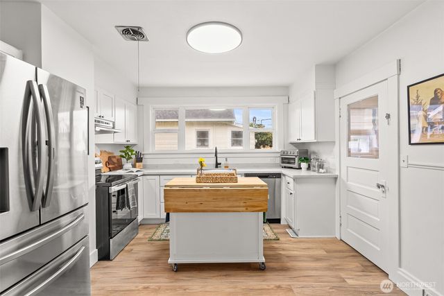 809 Sumner Avenue, Sumner, WA 98390