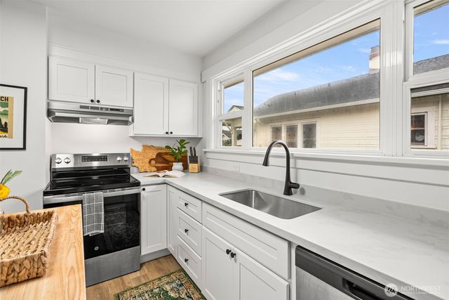 809 Sumner Avenue, Sumner, WA 98390