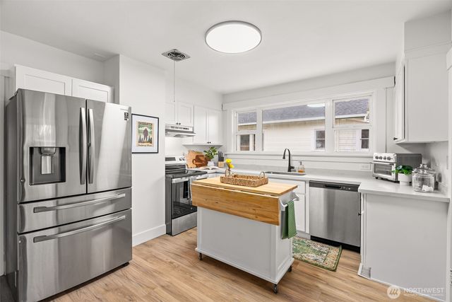 809 Sumner Avenue, Sumner, WA 98390