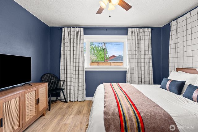 809 Sumner Avenue, Sumner, WA 98390