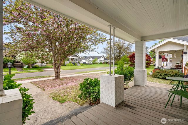 809 Sumner Avenue, Sumner, WA 98390