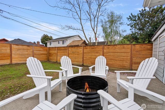 809 Sumner Avenue, Sumner, WA 98390