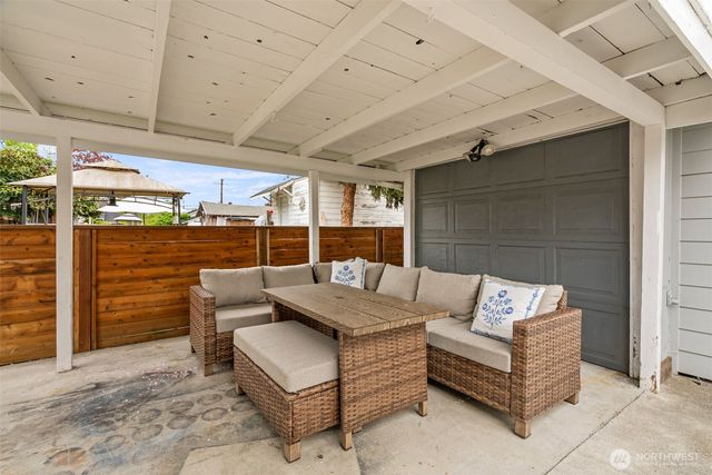 809 Sumner Avenue, Sumner, WA 98390