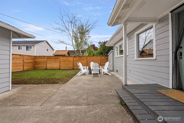 809 Sumner Avenue, Sumner, WA 98390