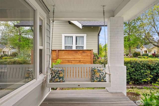 809 Sumner Avenue, Sumner, WA 98390
