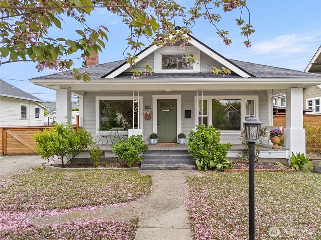 809 Sumner Avenue, Sumner, WA 98390