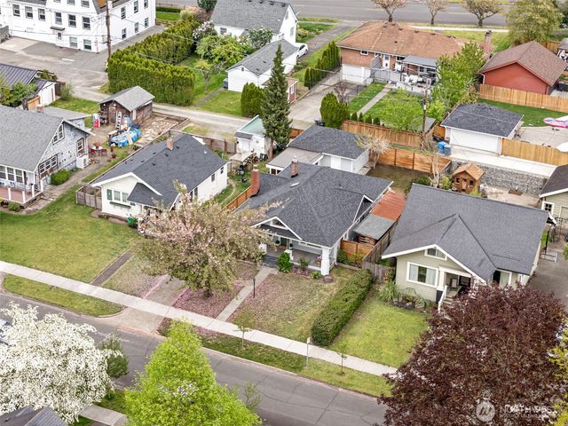 809 Sumner Avenue, Sumner, WA 98390