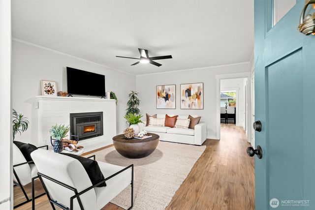 809 Sumner Avenue, Sumner, WA 98390