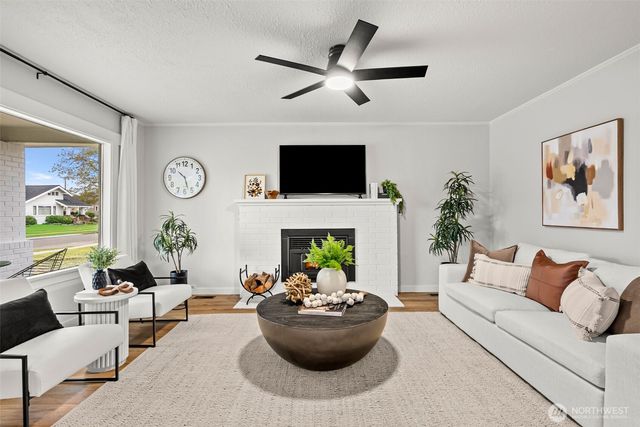 809 Sumner Avenue, Sumner, WA 98390