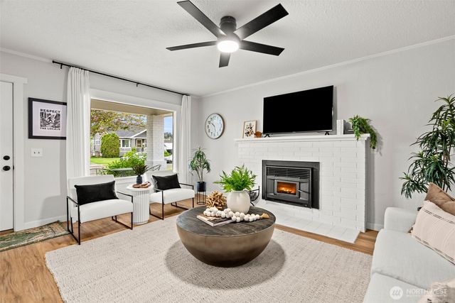 809 Sumner Avenue, Sumner, WA 98390