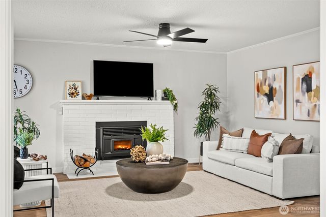 809 Sumner Avenue, Sumner, WA 98390