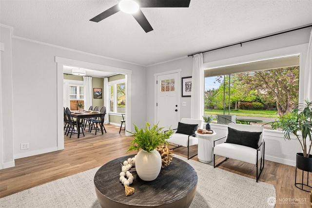 809 Sumner Avenue, Sumner, WA 98390