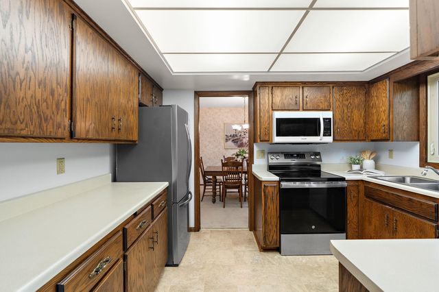2101 Sheridan Hills Road, Minnetonka, MN 55391
