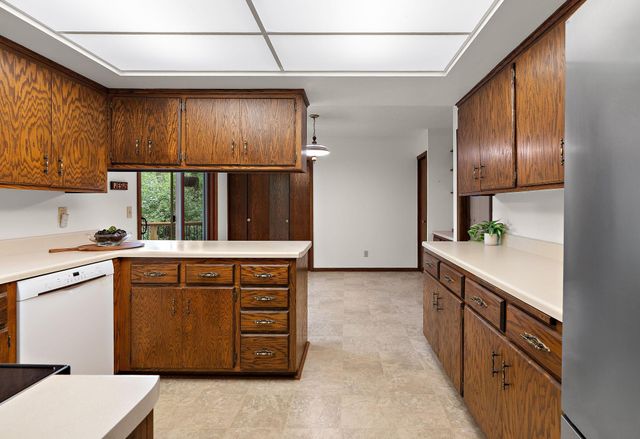 2101 Sheridan Hills Road, Minnetonka, MN 55391