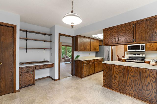 2101 Sheridan Hills Road, Minnetonka, MN 55391