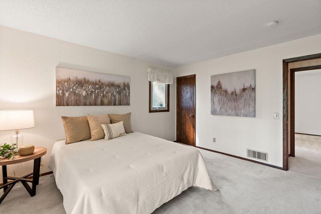 2101 Sheridan Hills Road, Minnetonka, MN 55391