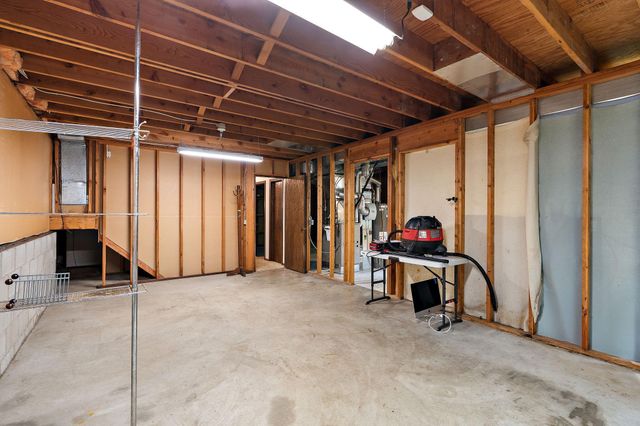 2101 Sheridan Hills Road, Minnetonka, MN 55391