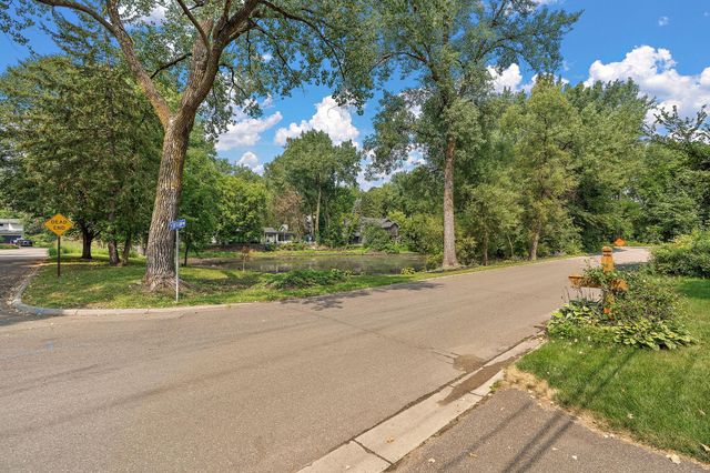 2101 Sheridan Hills Road, Minnetonka, MN 55391