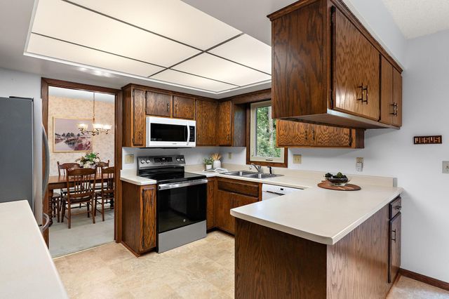 2101 Sheridan Hills Road, Minnetonka, MN 55391