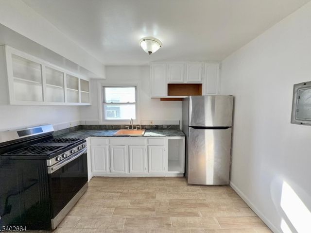 188 Fabyan Pl, Newark City, NJ 07112