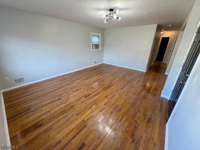 188 Fabyan Pl, Newark City, NJ 07112