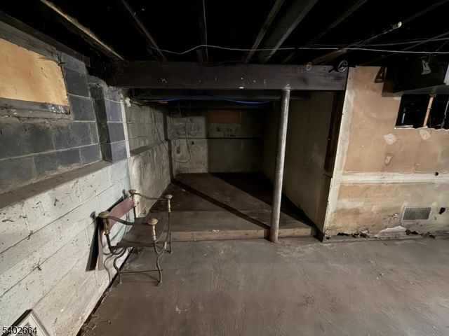 188 Fabyan Pl, Newark City, NJ 07112