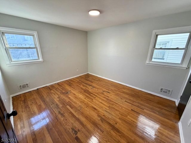 188 Fabyan Pl, Newark City, NJ 07112