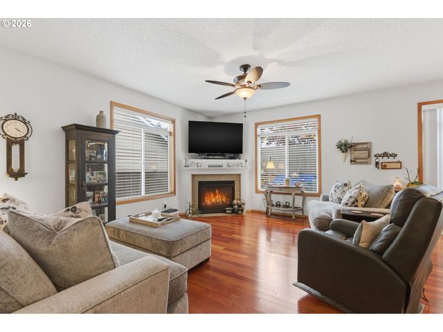 38791 SAWYER St, Sandy, OR 97055