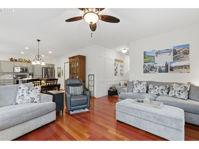 38791 SAWYER St, Sandy, OR 97055