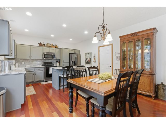 38791 SAWYER St, Sandy, OR 97055