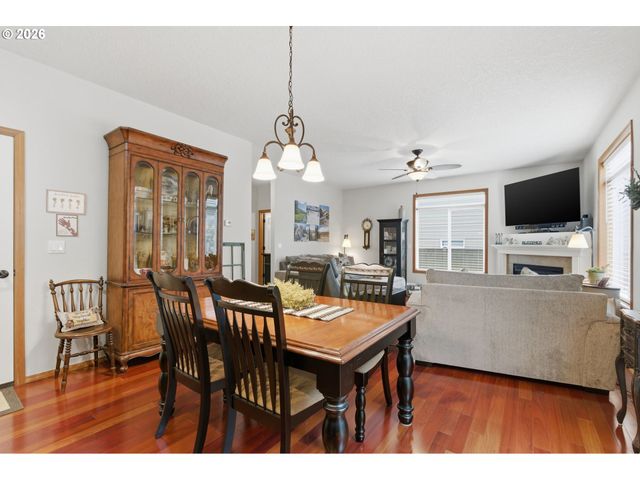 38791 SAWYER St, Sandy, OR 97055