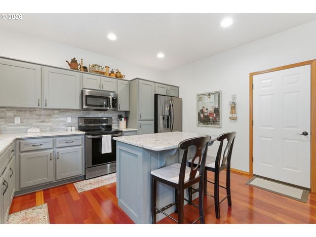 38791 SAWYER St, Sandy, OR 97055