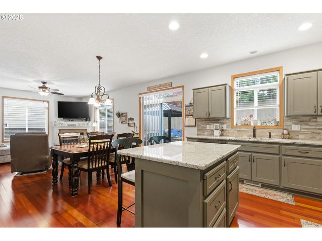 38791 SAWYER St, Sandy, OR 97055
