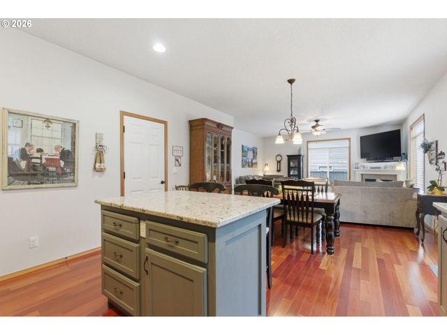 38791 SAWYER St, Sandy, OR 97055