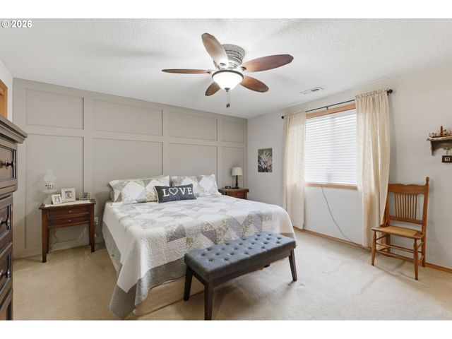 38791 SAWYER St, Sandy, OR 97055