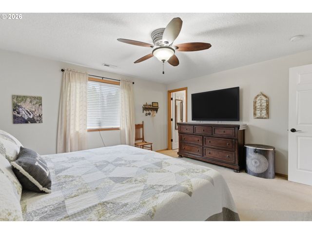 38791 SAWYER St, Sandy, OR 97055